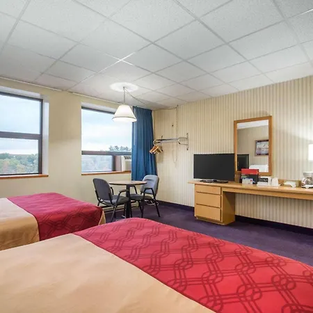 Econo Lodge Manchester-3